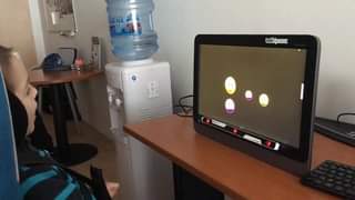 Sedemročný Kristiánko skvele zvláda bezdotykové ovládanie počítača pomocou očnej...